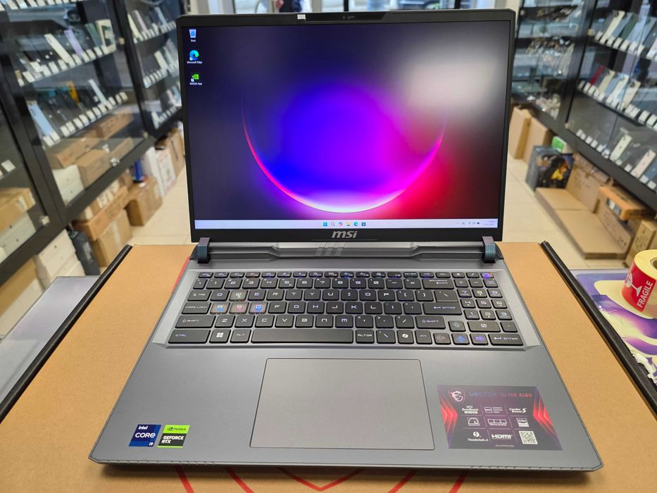 MSI VECTOR 16 HX A14VHG/ i9-14900HX 2.20 GHz/ 64GB DDR5 5200 MHz/ 2TB M2 + 2TB M2!/ RTX 4080 12GB!/ 16" 240 Hz/ Grade A