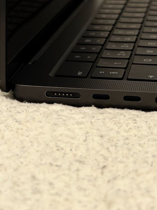 MACBOOK M4 PRO 24GB ram  512GB ssd