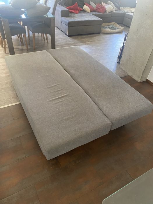 Sofa Cama com arrumacao.
