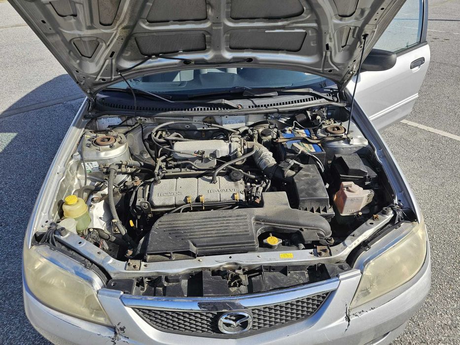 Carro Mazda 323F gasolina