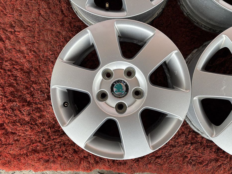 Original Skoda Octavia Volkswagen Golf Passat Seat R15 5x112