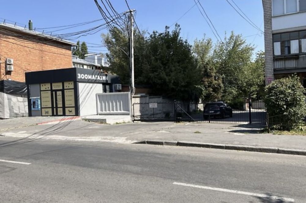 Гараж обустроенный в центре на ул. Толстого.