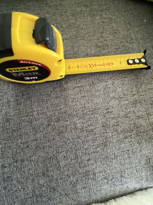 Martelo e fita métrica Novos