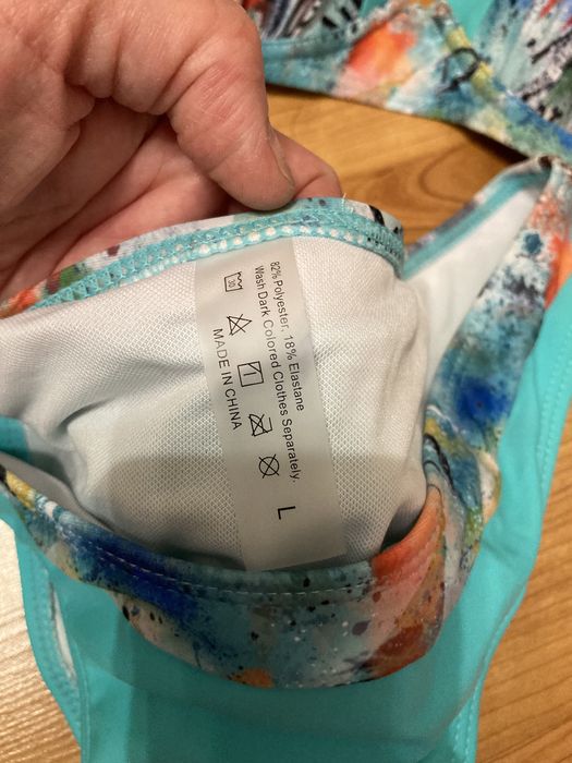 Яркий раздельный купальник размер L.