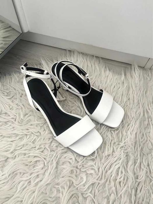 *Nowe* Białe sandałki na koturnie Pull&Bear r.36