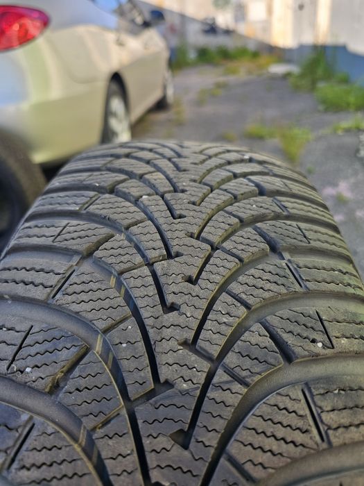 Покришки Goodyear UltraGrip 205/55 R16