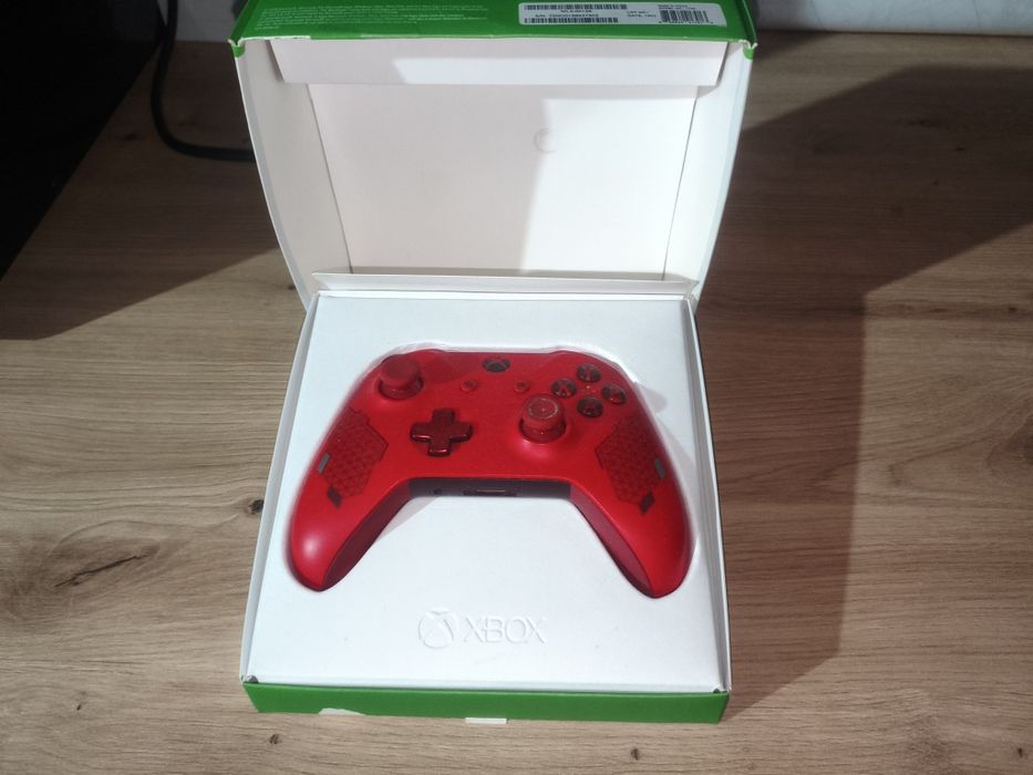 Xbox One X Hyperspace + Comando + Jogos