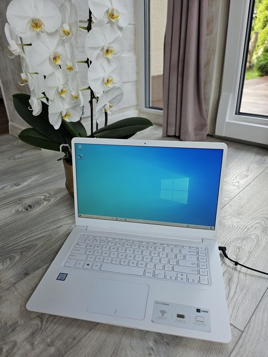 Biały laptop Asus, Intel Core i3, dysk SSD
