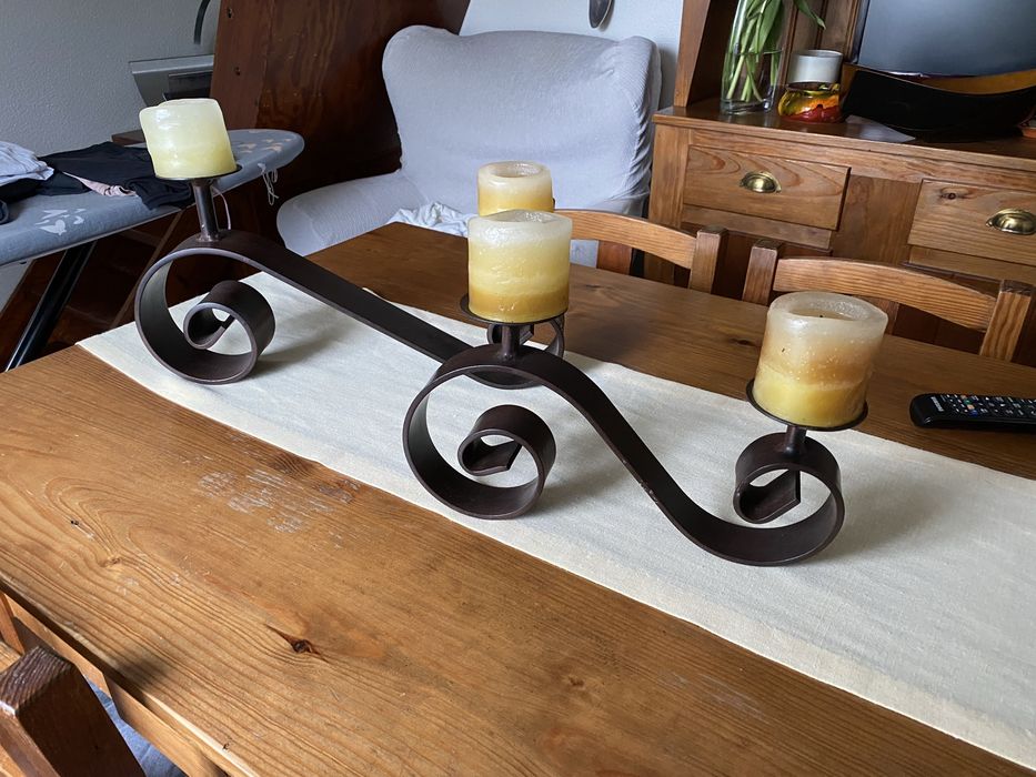 Castiçais em ferro fundido