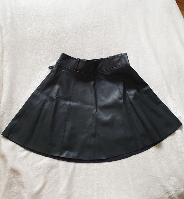 Czarna spódnica skórzana - M - vero moda
