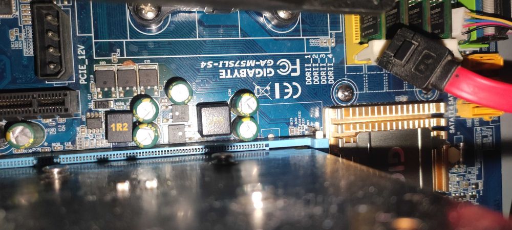 Комплект пк материнка гигабайт,процессор.Видеокарта,оперативная 8,диск