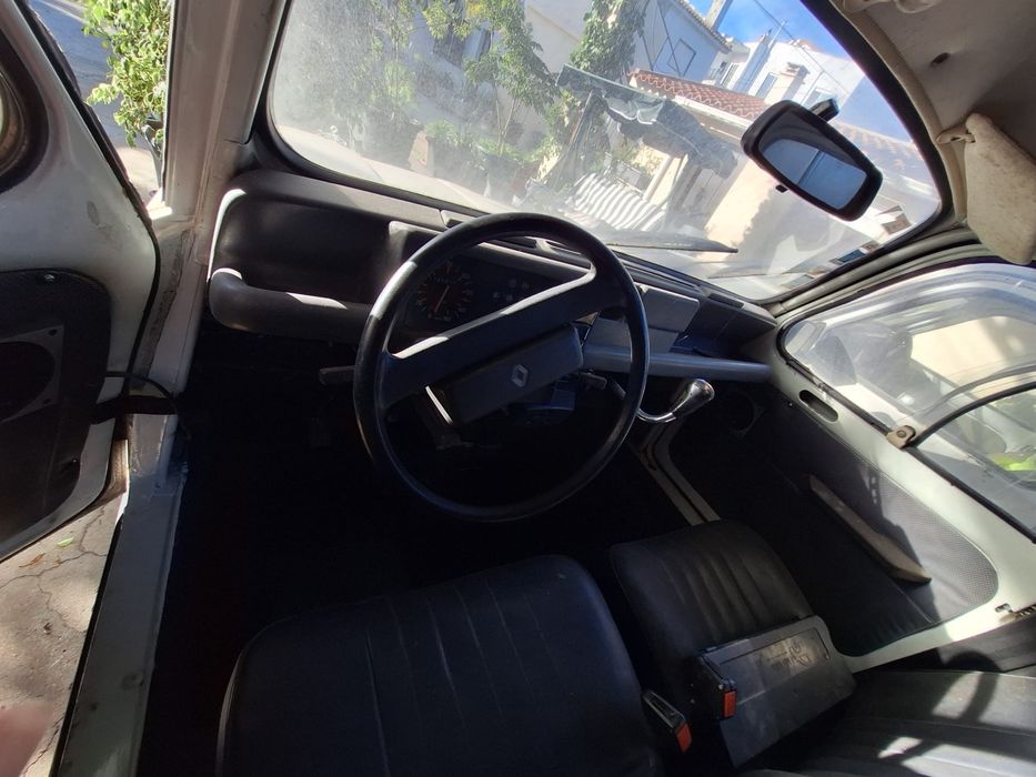 2 unidades Renault's 4L  brancas