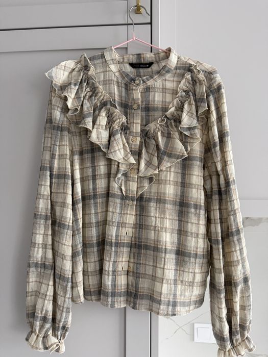 Блуза жіноча ZARA,з рюшами