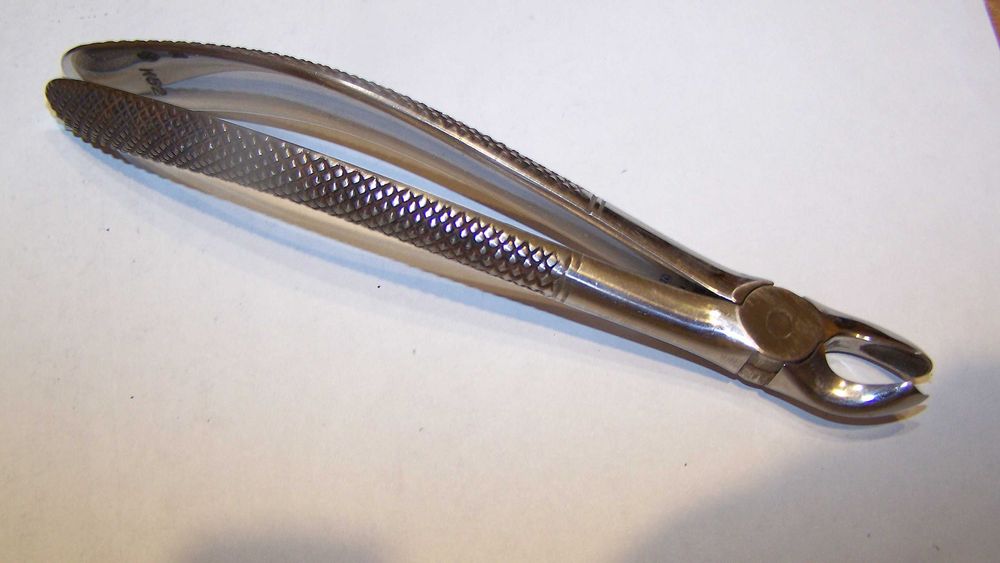 Медицинские щипцы для удаления левосторонних моляров СССР