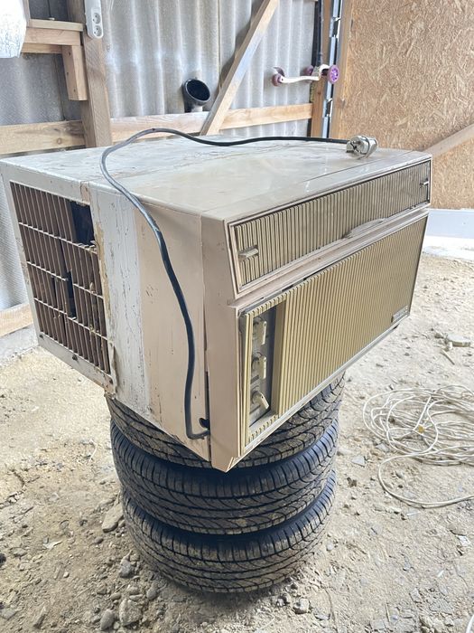 Продам оконный кондиционер СССР