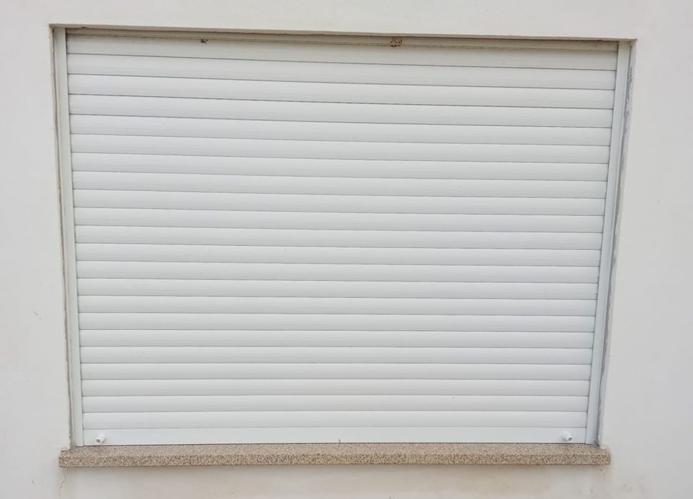 Janela de Alumínio com Vidro Duplo e Persiana – 140x105 cm