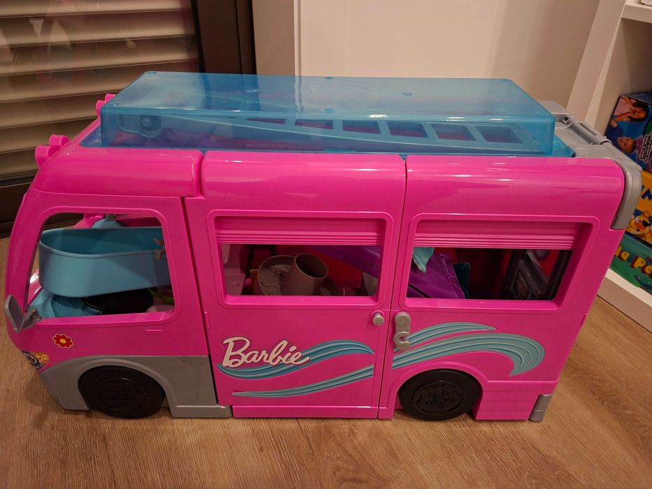 Barbie Supercaravana Dreamcamper 2022 carro para bonecas com escorrega