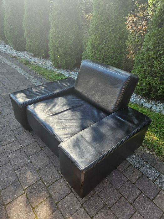 Nowoczesny fotel skórzany w bardzo dobrym stanie.