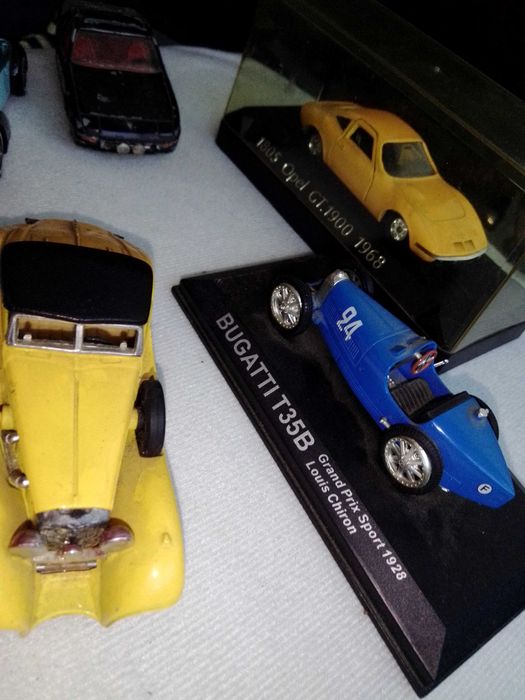 carrinhos  de brincar Burago  antigos (ferro)