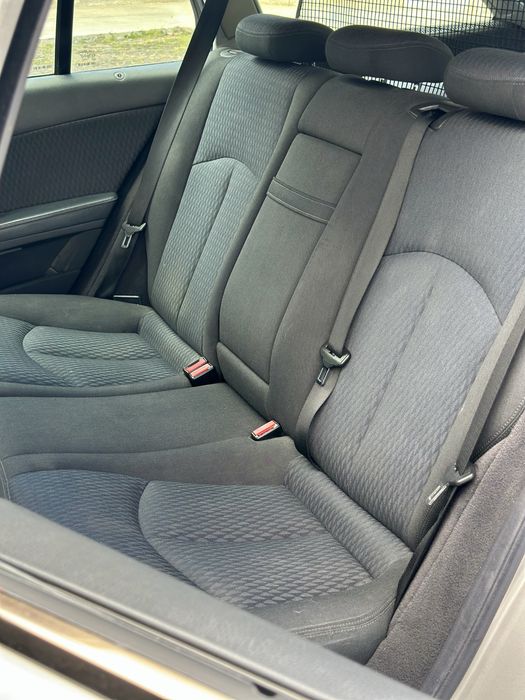 Mercedes-Benz E 220 ELEGANCE 7 LUGARES