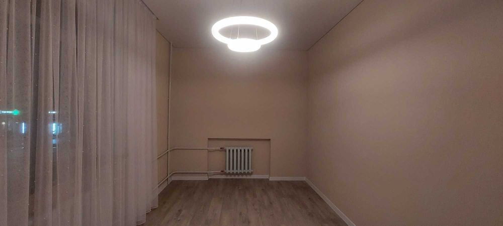 Продається трикімнатна квартира " СТАЛІНКА " в центрі м.Васильків