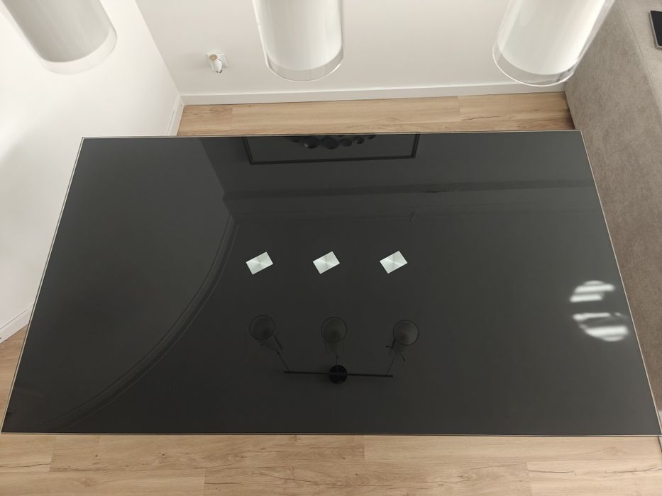 Mesa de jantar de vidro preta
