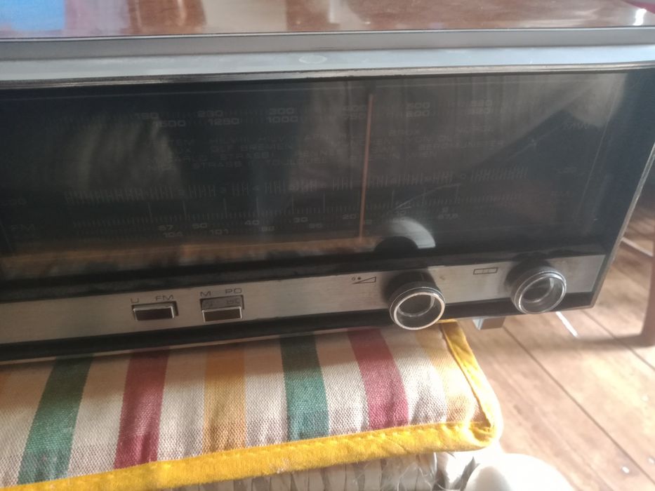 Radio antigo Philips avriado