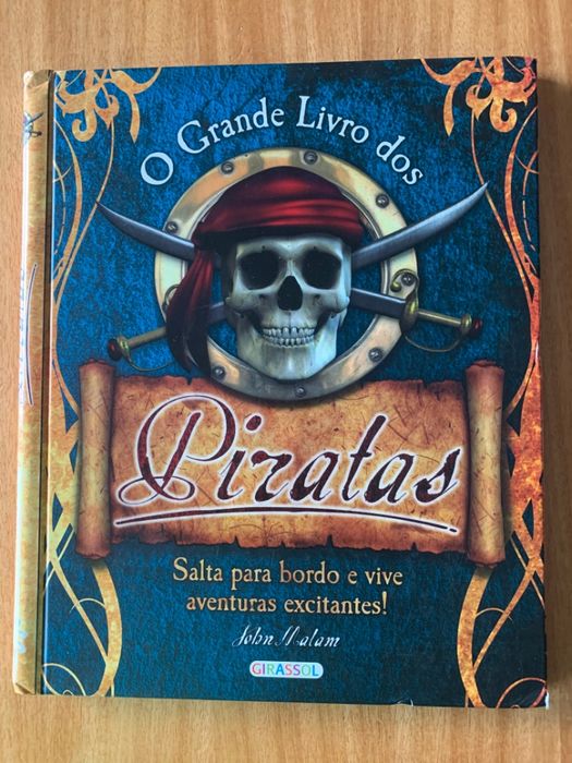 Livro "O grande livro dos piratas"