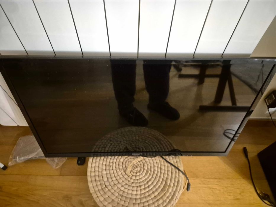 TV Led 32 polegadas Kunft - Sem comando mas inclui suporte de fixar parede