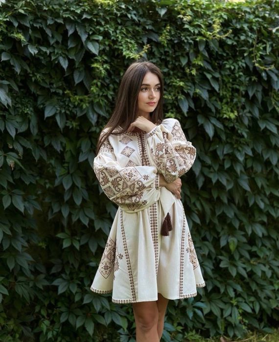 Жіноча вишита сукня