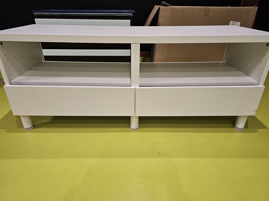 Móvel TV  branco com gavetas