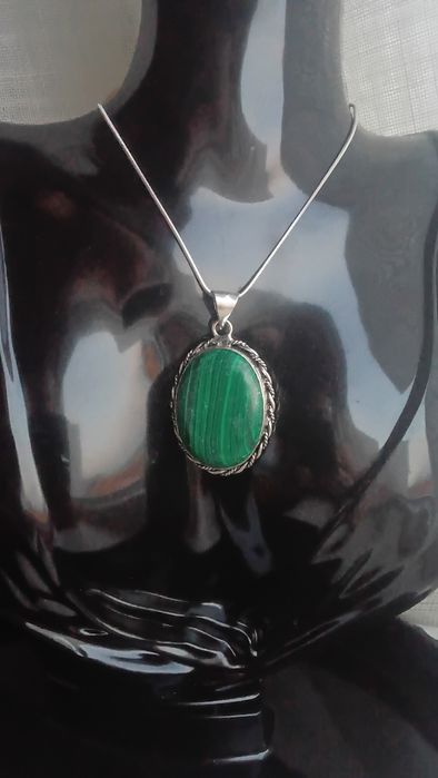 Fio em Prata  com Malaquita   Feito à Mão com Amor