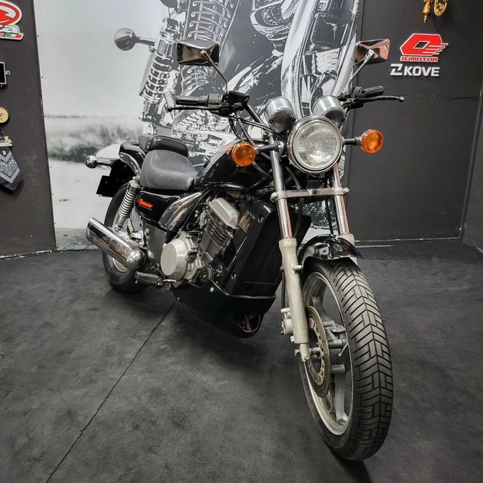Kawasaki Eliminator 250