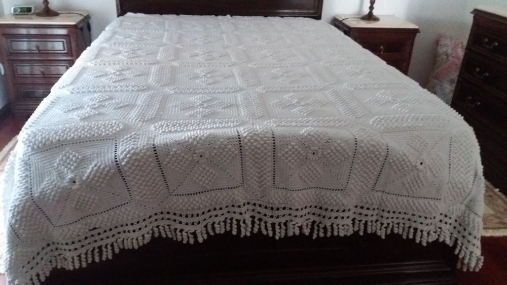 2Colchas renda feitas  mão