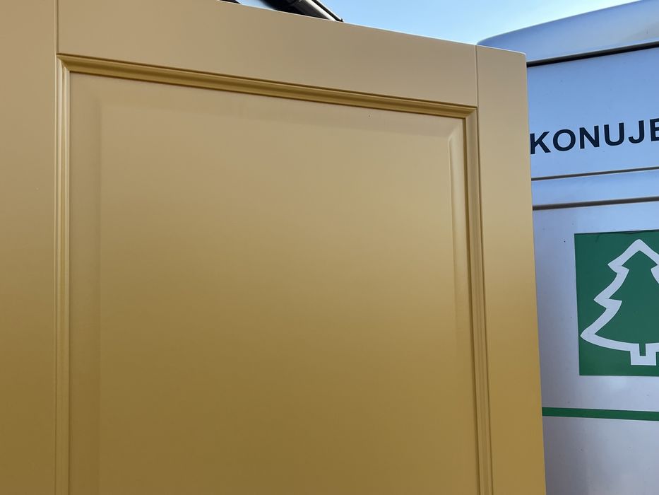 Drzwi drewniane w dowolnym kolorze Ral lub NCS KRIS czarne białe niebieskie różowe żółte błękitne czerwone oliwkowe