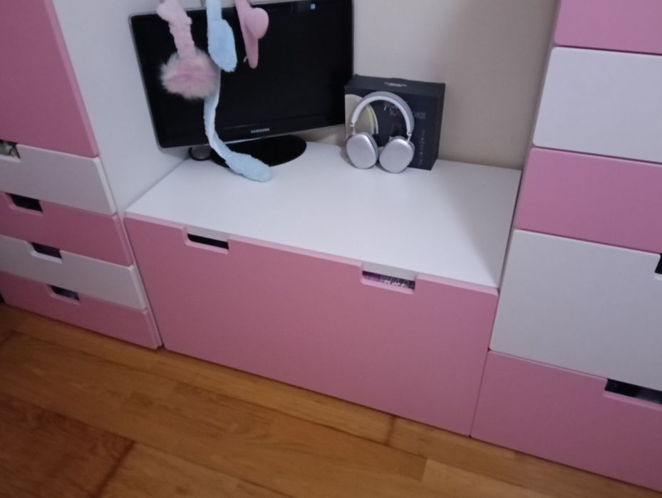 Conjunto armário com gavetas, cómoda  e banco com arrumação