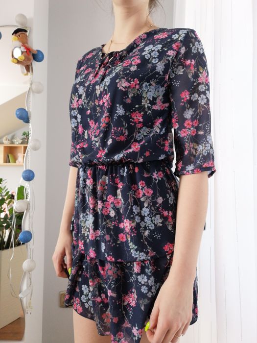Sukienka granatowa w kwiaty