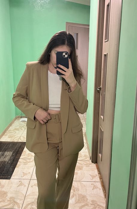 Костюм бежевий двійка