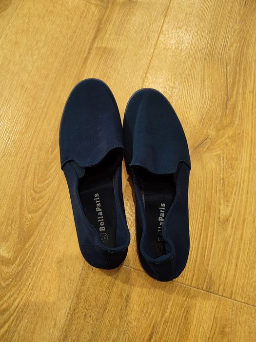 Granatowe trampki