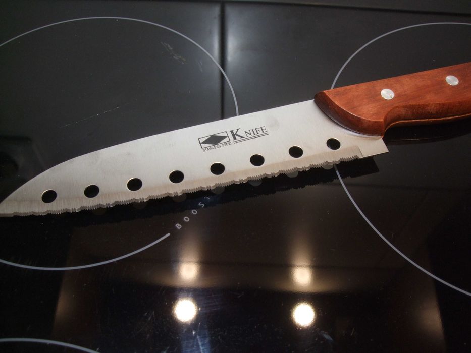 Nóż SZEFA KUCHNI z OTWORAMI Drobna Piłka do Warzyw PIECZYWA 16/30 cm.