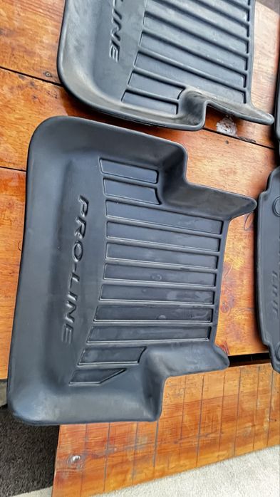 Sprzedam gumowe dywaniki marki Proline do Audi A4 B8 Kombi.