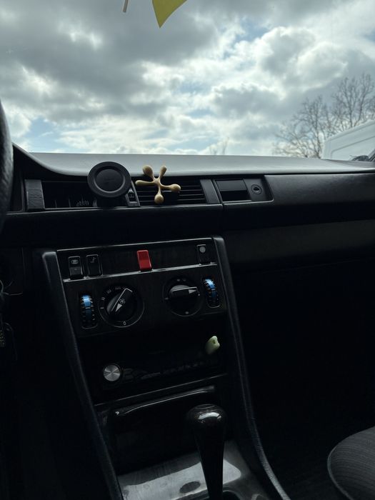 Mercedes-Benz E-Class 1990