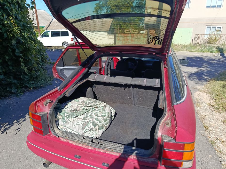 Автомобіль Форд скорпіо