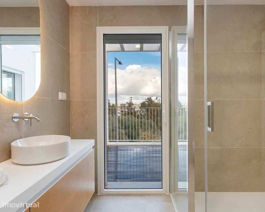 Moradia V3

3-bedroom townhouse