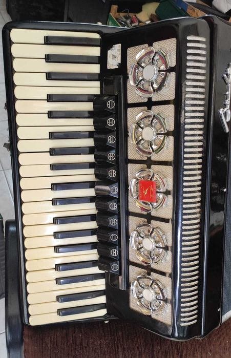 Acordeão Baile à 4°Voz e 120 Baixos- Acordeon
