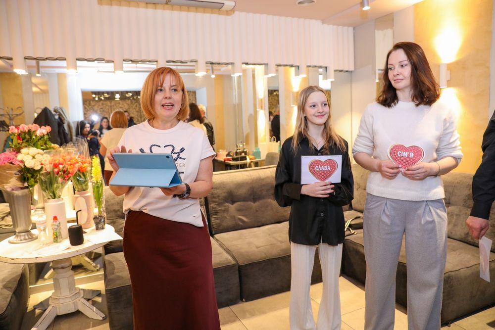 Ведуча свята на декілька годин.