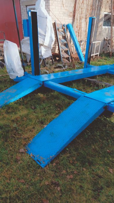 Podnosnik samochodowy 4/kolumnowy