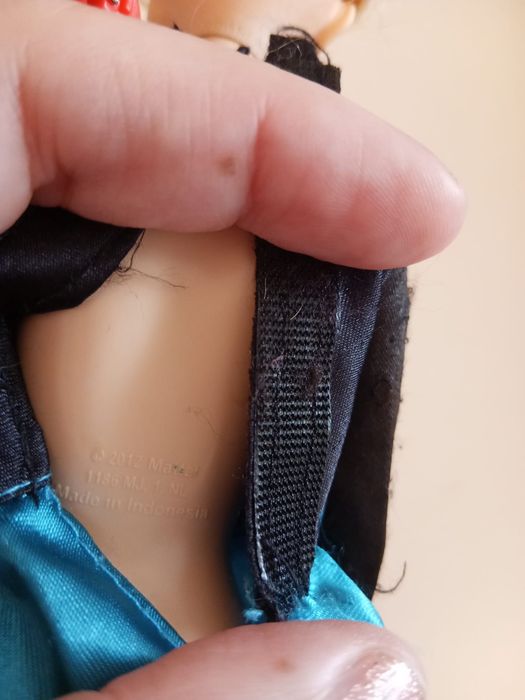 Brinquedos : Boneca Elsa Frozen com vestido azul e preto Mattel 2012