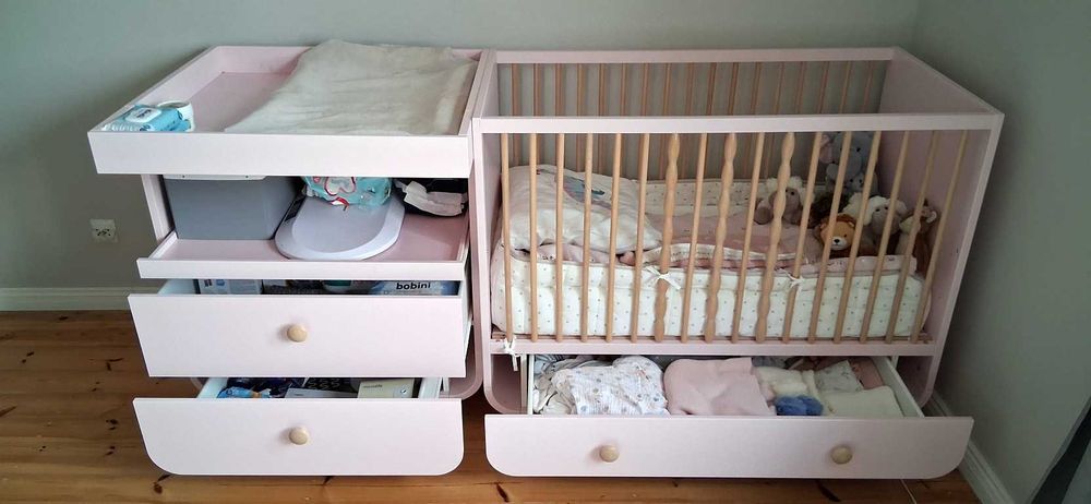 Łóżeczko z szufladą i materacem + komoda z przewijakiem i matą IKEA