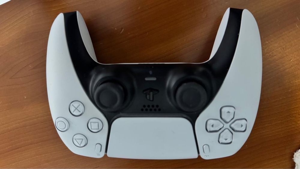 Vendo PS5 com 3 jogos